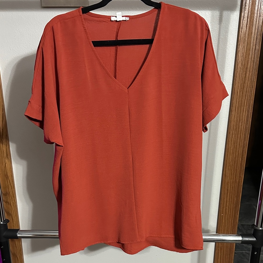 Spin Women's Rust V-Neck Airflow Top